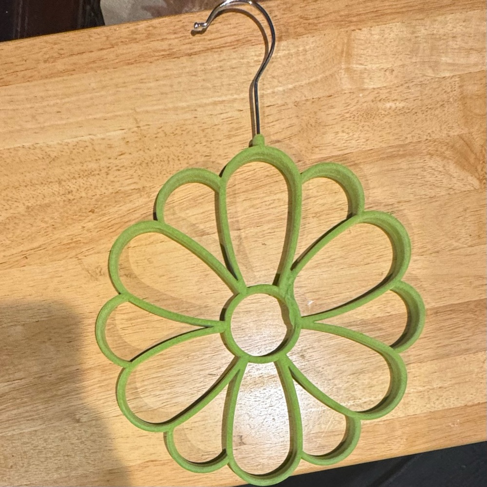 Green Flower-scarf holder - huggable hangers